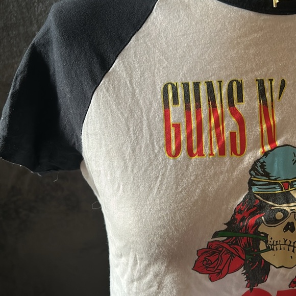 ❤️🔥5/20$GUNS N ROSES💫 Women’s Black/White Logo Cropped Short Sleeve Shirt - Picture 5 of 9